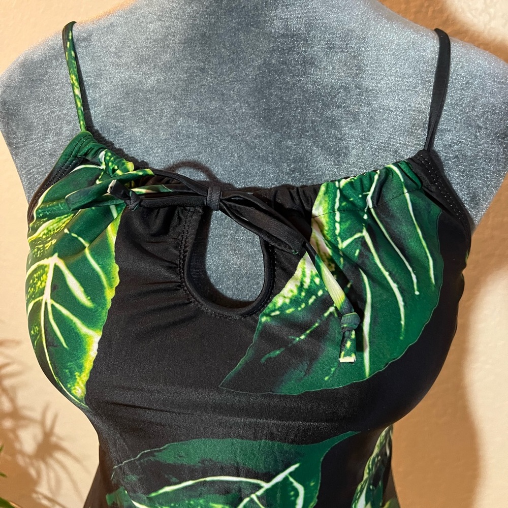 NWOT BLACK LACE-UP ADJUSTABLE LOW BACK ONE PIECE WITH TROPICAL LEAF PRINT - Picture 3 of 11
